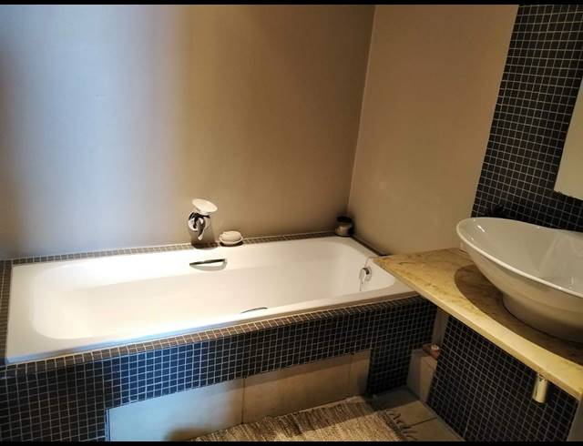 2 BEDROOM APARTMENT TO LET IN POINT WATERFRONT
